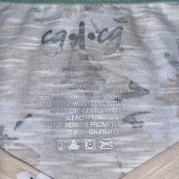 Cg l cg Women’s Floral Top - Picture 2 of 2